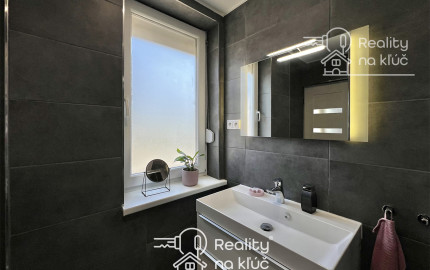 Na predaj moderne zrekonštruovaný 3-izbový byt so záhradkou