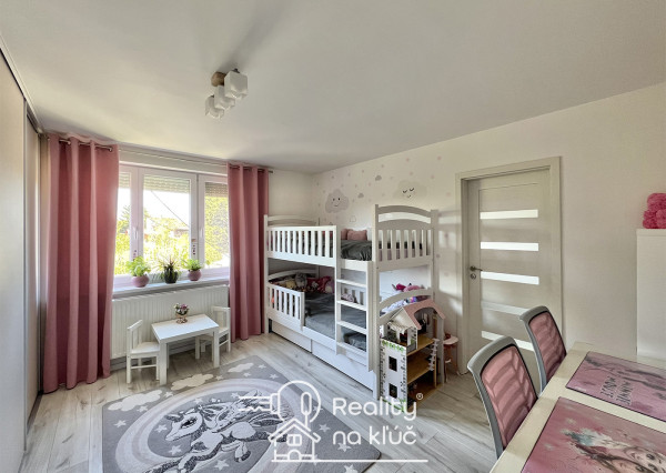 Na predaj moderne zrekonštruovaný 3-izbový byt so záhradkou