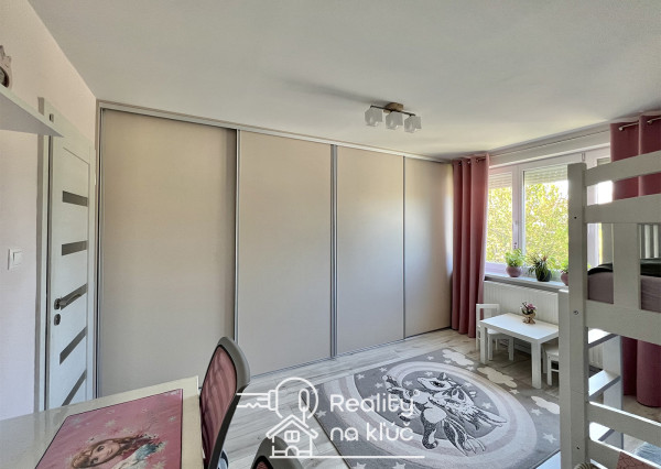 Na predaj moderne zrekonštruovaný 3-izbový byt so záhradkou